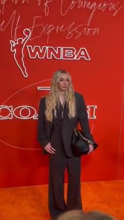 女狀元佩吉強勢登陸WNBA，實力超強，顏值也杠杠的