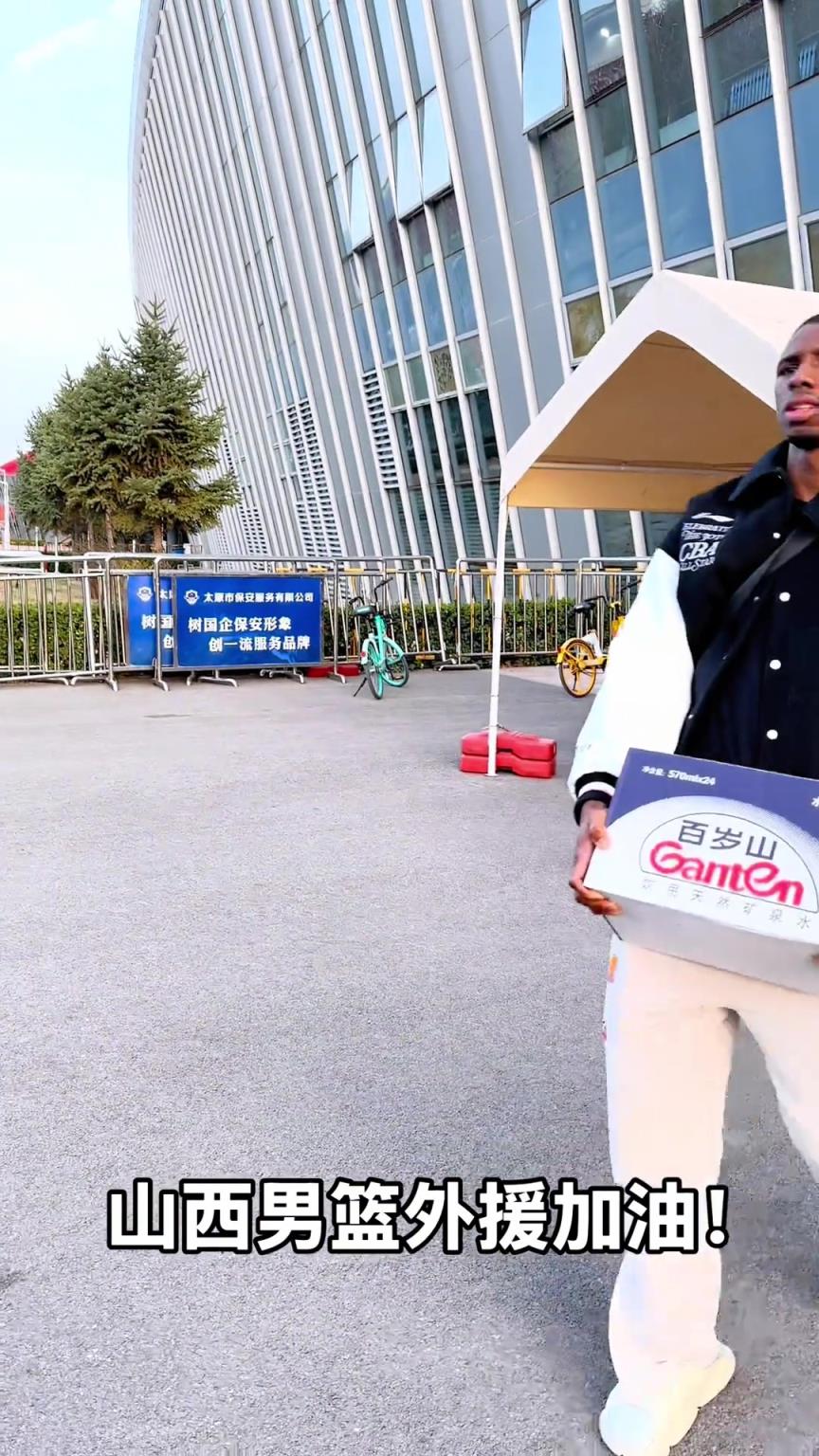 不是！你們山西外援合同還包括搬水的？