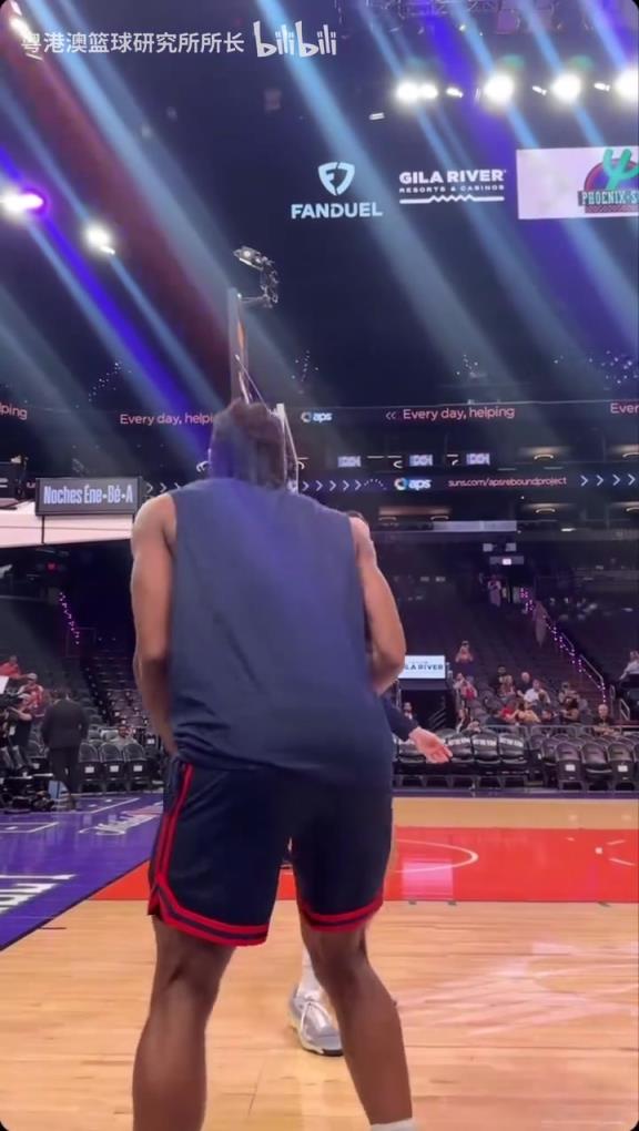 機器人級別的靜態身體！近距離看小卡的賽前熱身！